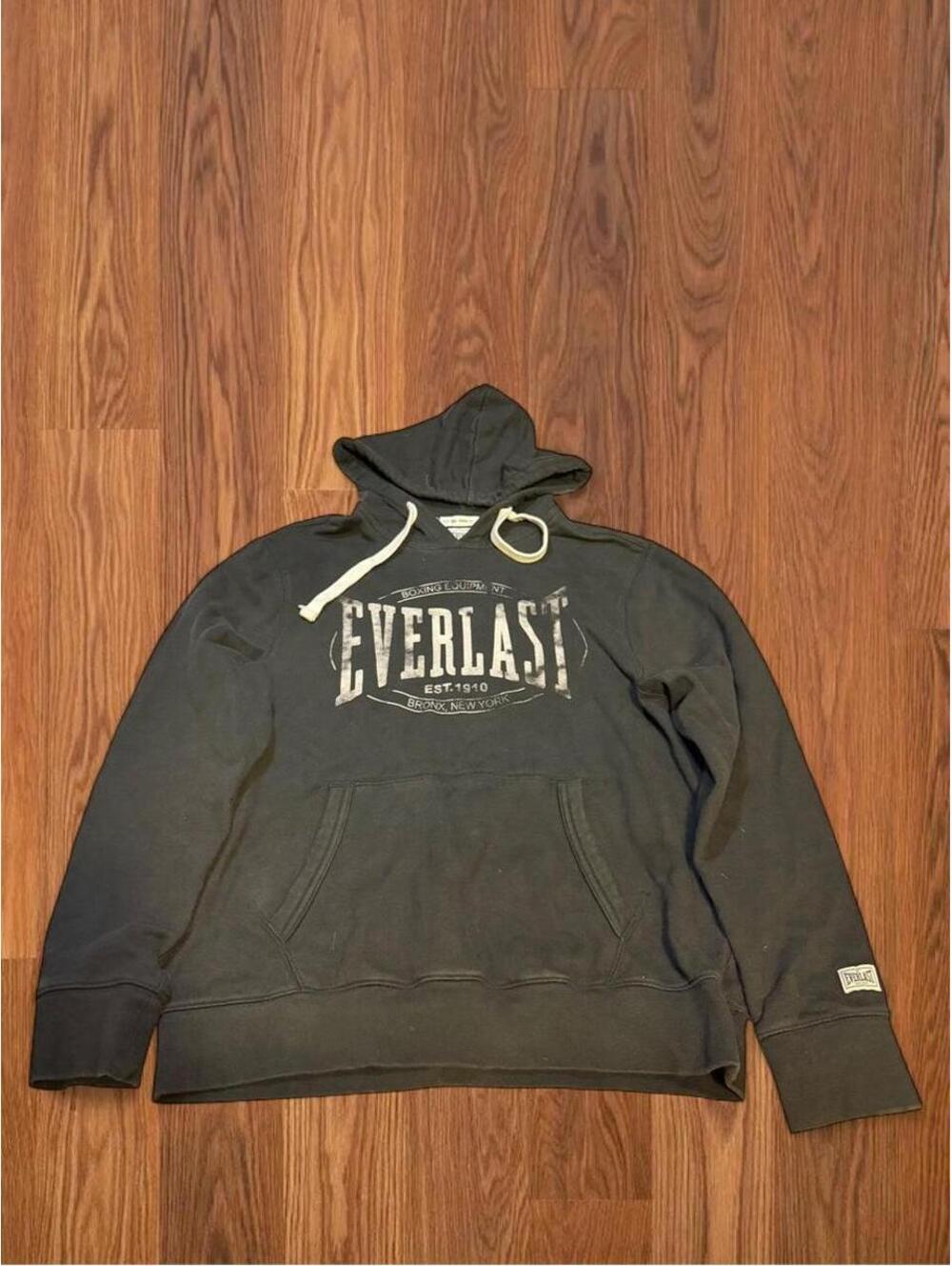 Everlast Mens Hoodie Size M Black Grey Pullover Sweatshirt Bronx NY Graphic